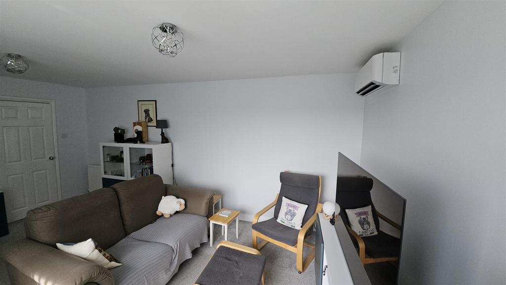 Lounge02.jpg