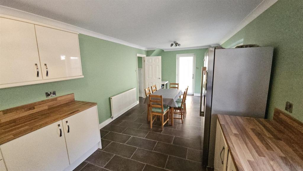 Kitchen01.jpg