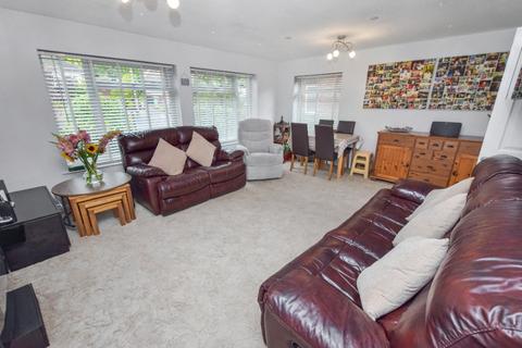 2 bedroom bungalow for sale, Armley Grange Rise, Leeds, West Yorkshire