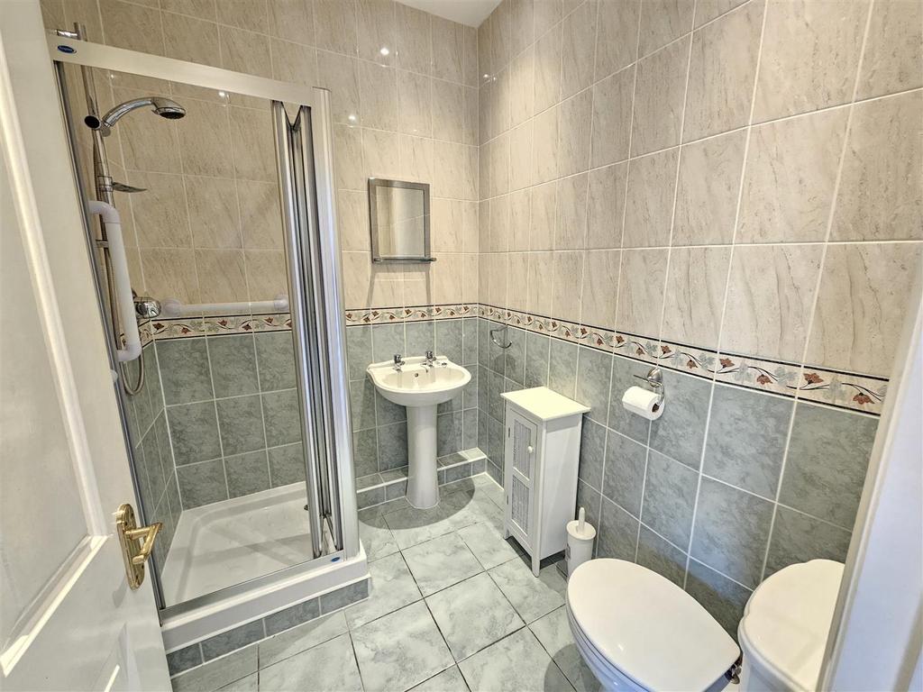 Ensuite Shower Room.jpg