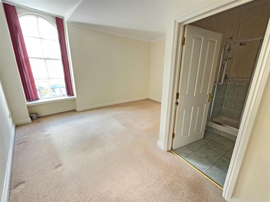 Bedroom 1.jpg
