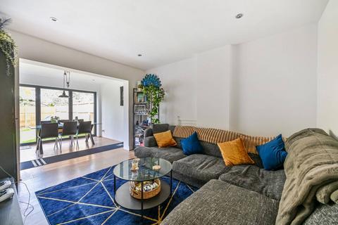 undefined, Chertsey Road, Twickenham, TW2