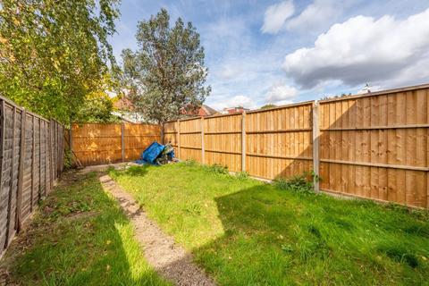undefined, Chertsey Road, Twickenham, TW2