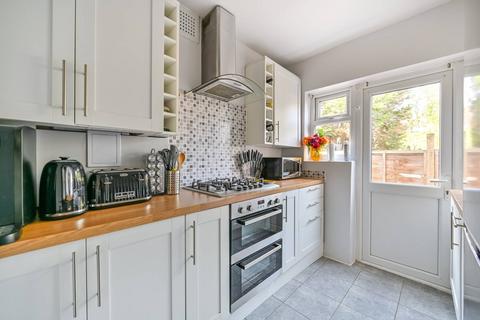 undefined, Chertsey Road, Twickenham, TW2
