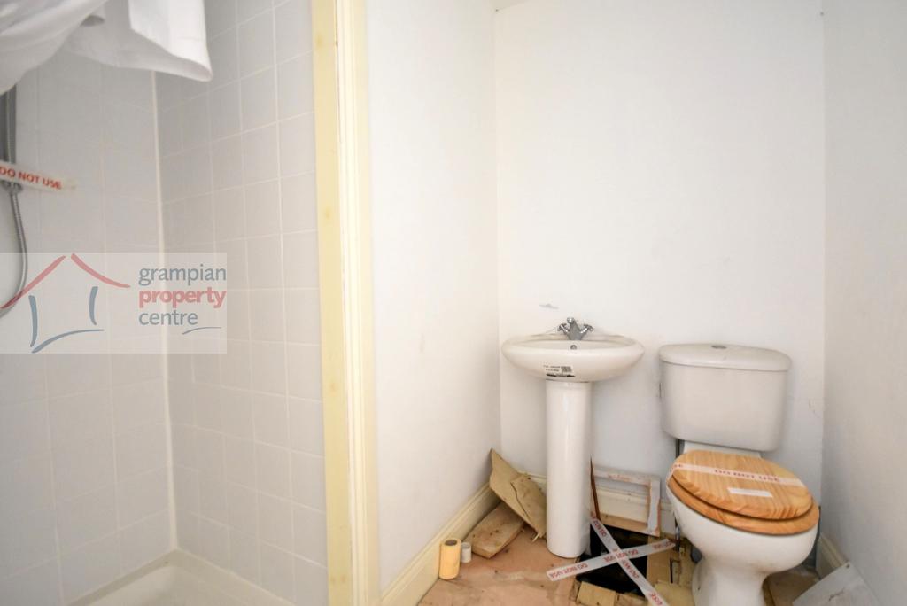 1b Shower Room.JPG