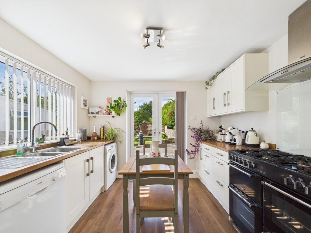 Kitchen/Dining Area