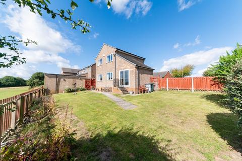 3 bedroom detached house for sale, Thorpes Crescent, Skelmanthorpe, HD8
