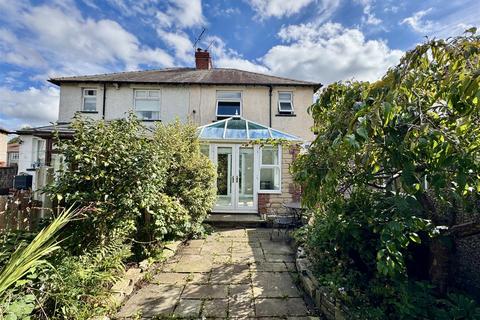 3 bedroom semi-detached house for sale, Benomley Road, Almondbury, Huddersfield, HD5 8LS