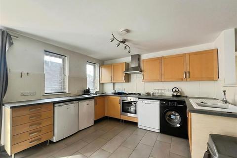 2 bedroom flat for sale, North Lane, Aldershot
