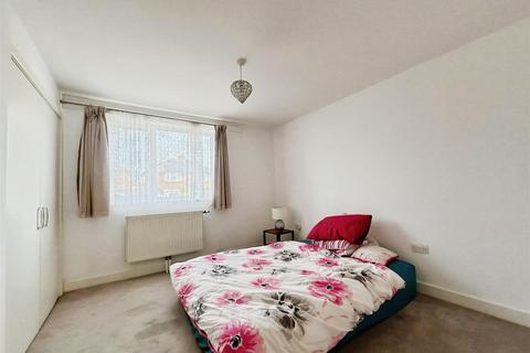 2 bedroom flat for sale, North Lane, Aldershot