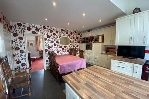 undefined, Avenue Road, Newport