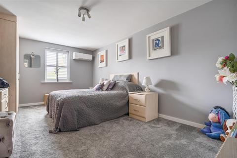 undefined, Queensgate, Allington