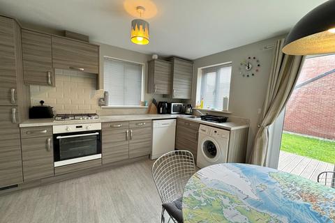 3 bedroom semi-detached house to rent, Golwg Y Garreg Wen, Swansea, SA1