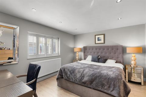 undefined, Main Street, Stratford-upon-Avon CV37