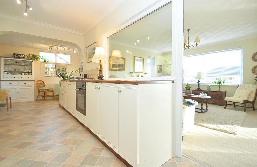 Resized Kitchen1.jpg