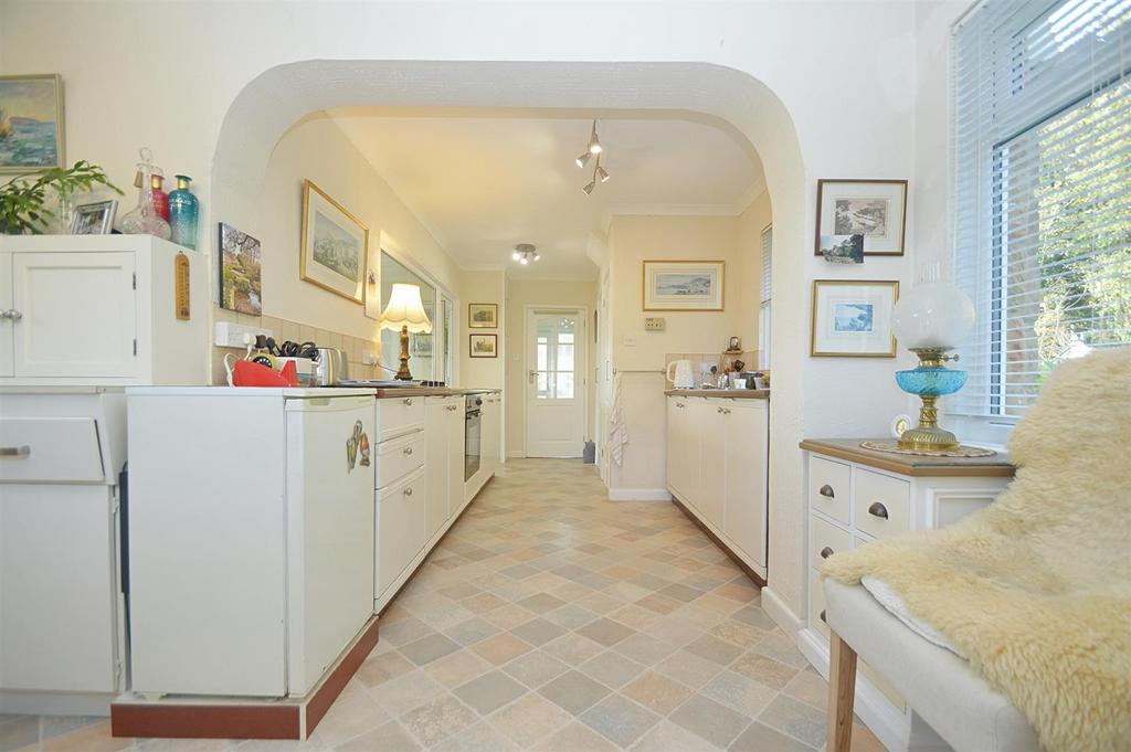 Resized Kitchen5.jpg