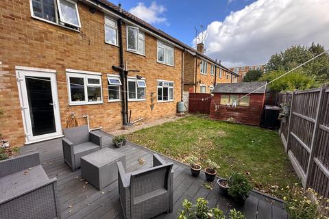 2 bedroom maisonette for sale, WOKING