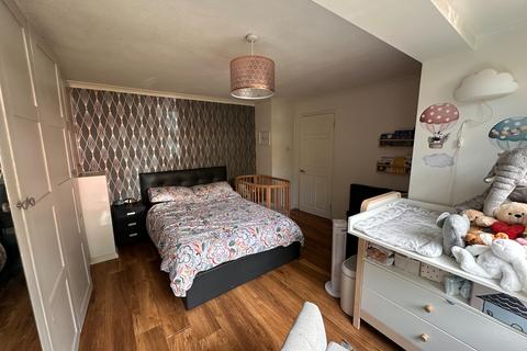 2 bedroom maisonette for sale, WOKING