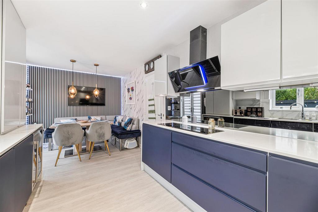 Kitchen/Dining Area