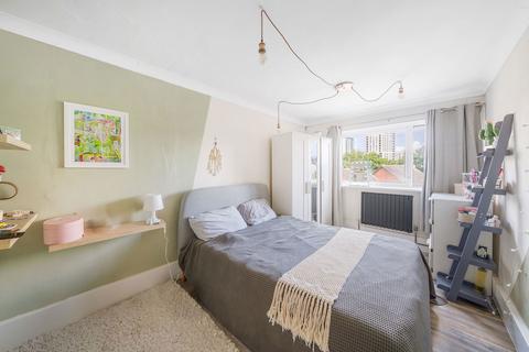 3 bedroom apartment for sale, Borrodaile Road, London SW18