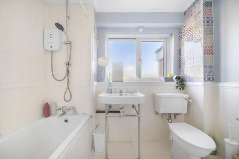 3 bedroom apartment for sale, Borrodaile Road, London SW18