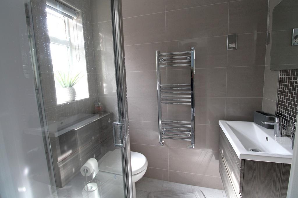 Bedroom 4 En-suite