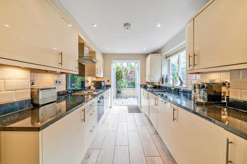 2 bedroom flat for sale, Lynette Avenue, London, SW4