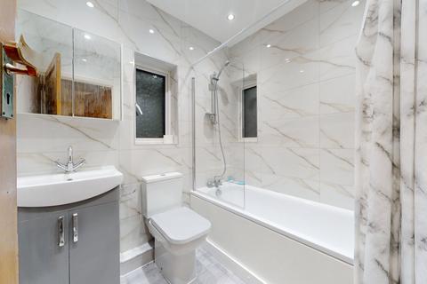 1 bedroom in a house share to rent, Iveagh Avenue, Ealing, NW10