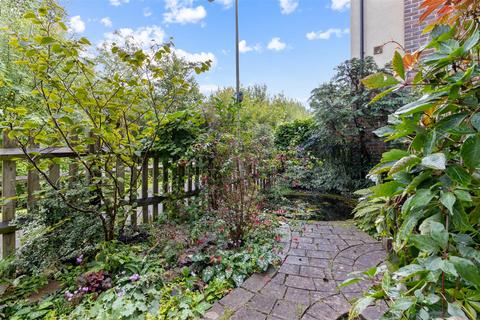 Flat 1, Compton House Idsworth Down, Petersfield, GU31 4EF