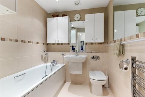 Flat 1, Compton House Idsworth Down, Petersfield, GU31 4EF