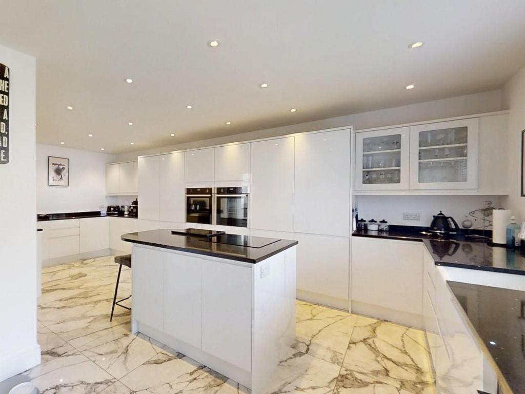 Talbot-Crescent-06062025 084406.jpg