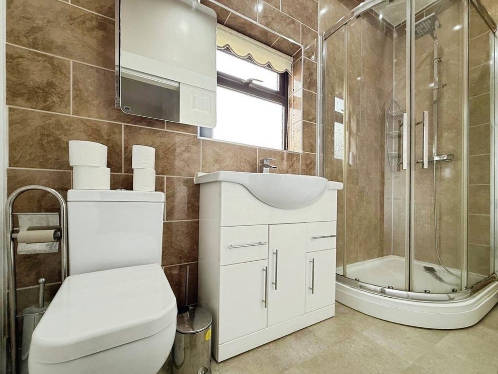 Pbox-bathroom-338837.jpg