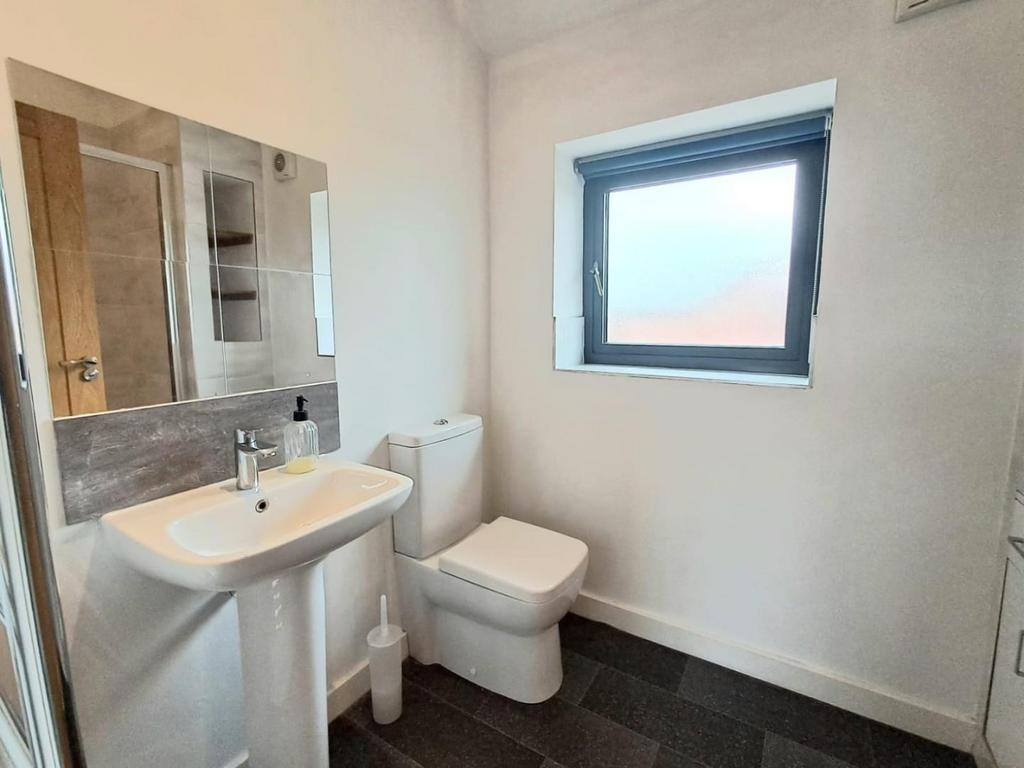 Bathroom new (2).jpeg