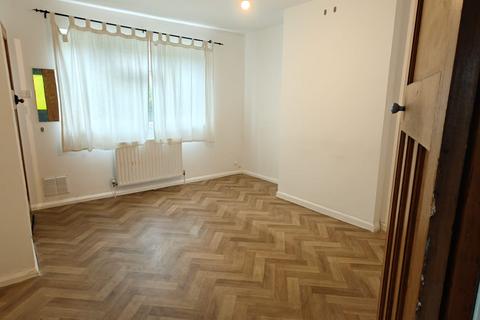 undefined, Derwent Road, Luton LU2