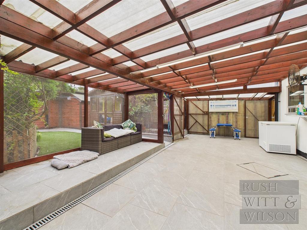 CAM03417 G0-PR0845-STILL021.jpg