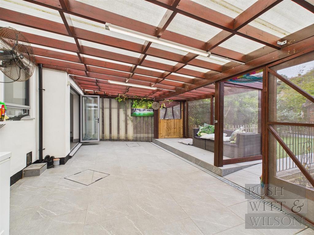 CAM03417 G0-PR0845-STILL024.jpg