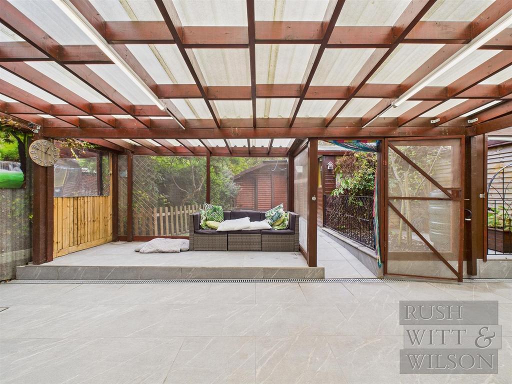 CAM03417 G0-PR0845-STILL022.jpg