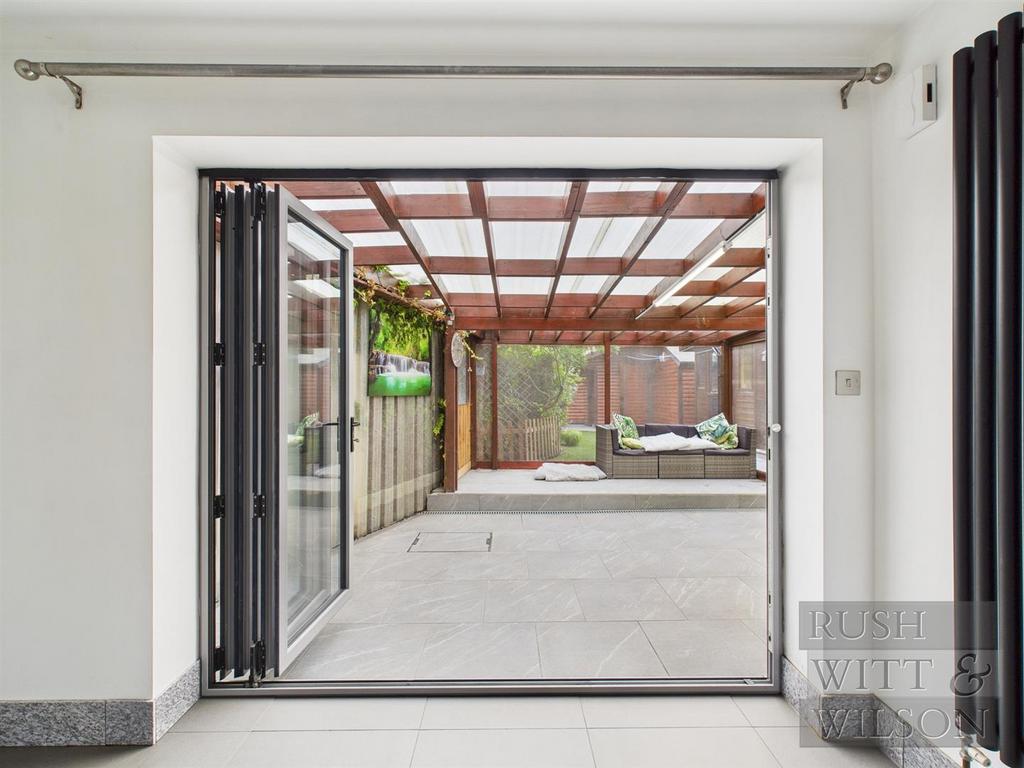 CAM03417 G0-PR0845-STILL020.jpg