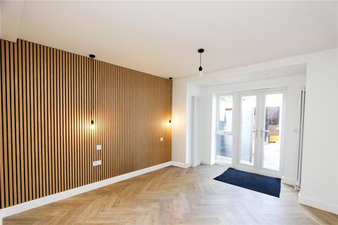 1 bedroom apartment for sale, London Road, Leigh On Sea, SS9