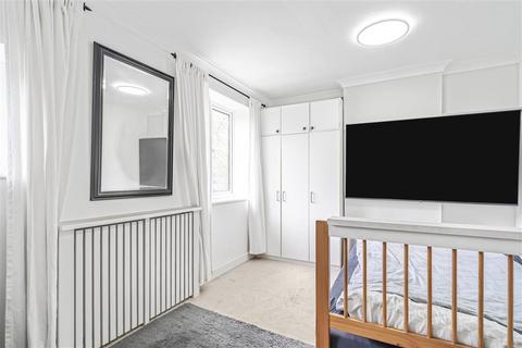 2 bedroom maisonette for sale, Frensham Drive, SW15