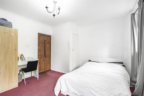 2 bedroom maisonette for sale, Frensham Drive, SW15