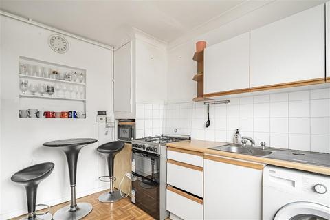 2 bedroom maisonette for sale, Frensham Drive, SW15