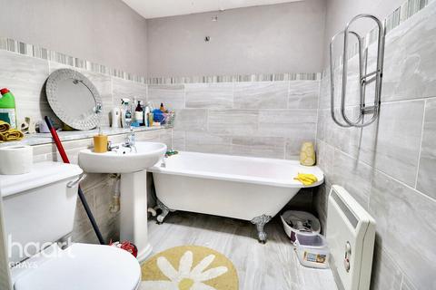 2 bedroom apartment for sale, Dock Road, Tilbury