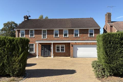 Wood End Close, Farnham Common