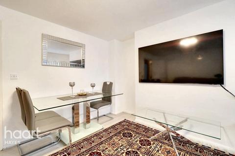 2 bedroom flat for sale, Hornbeam Road, Hayes