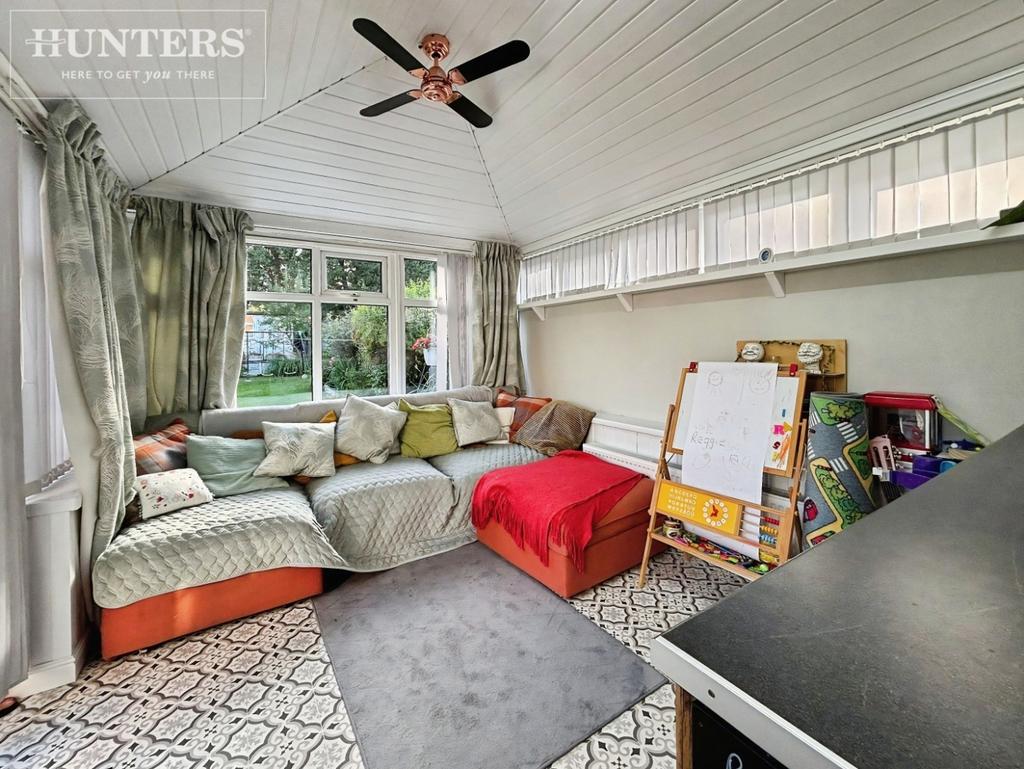 Pbox-living room-338400.jpeg