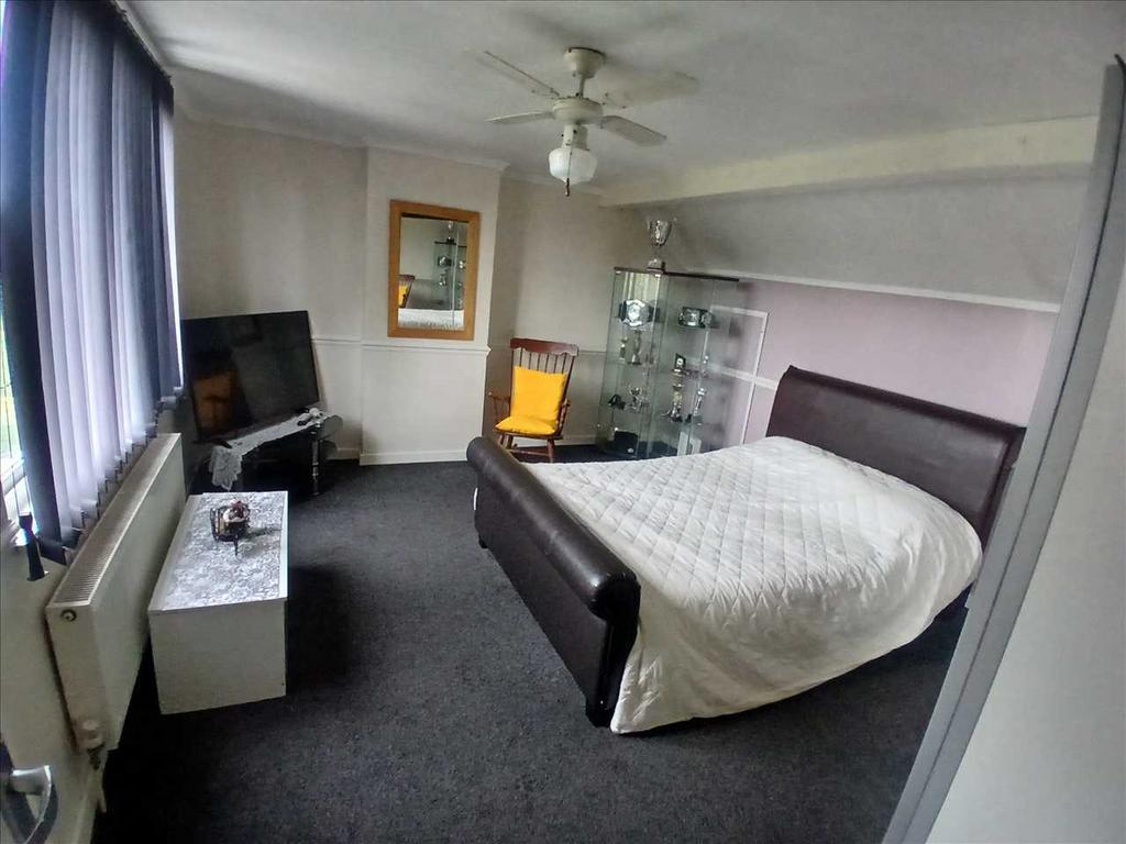 BEDROOM 1 (Rear)