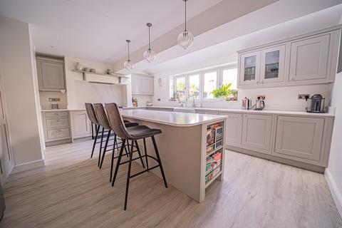 5 bedroom detached house for sale, Glendon Way, Dorridge, B93