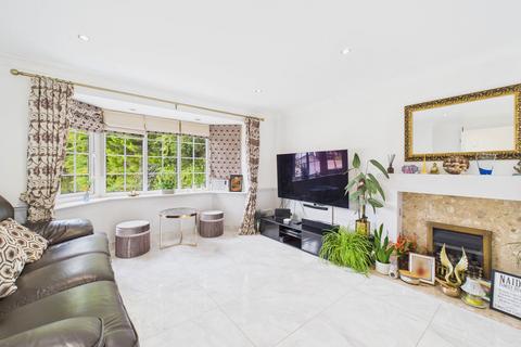 6 bedroom detached house for sale, Norman Court, Leicester LE2