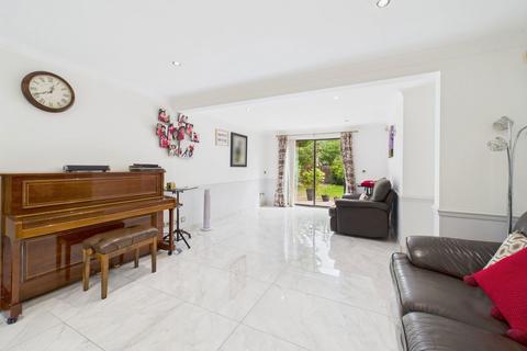 6 bedroom detached house for sale, Norman Court, Leicester LE2